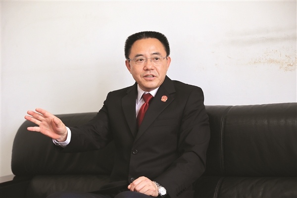     钟涛接受本报记者采访。
本报记者杨建业 摄